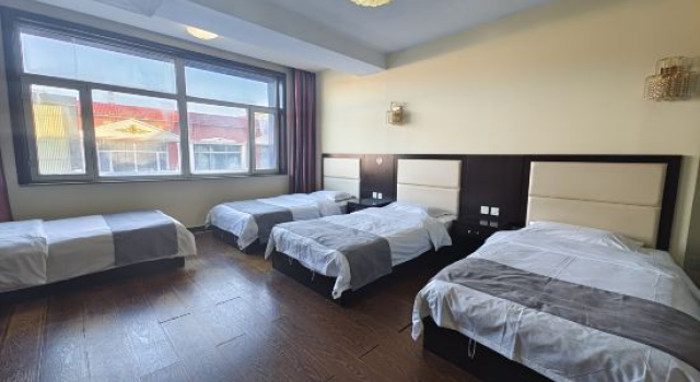 Кровать в общем номере Xiwuqi Jindi Hotel