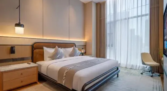 Люкс Business Holiday Inn Express Haikou World Trade Center by IHG