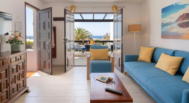 Apt 28 Famara