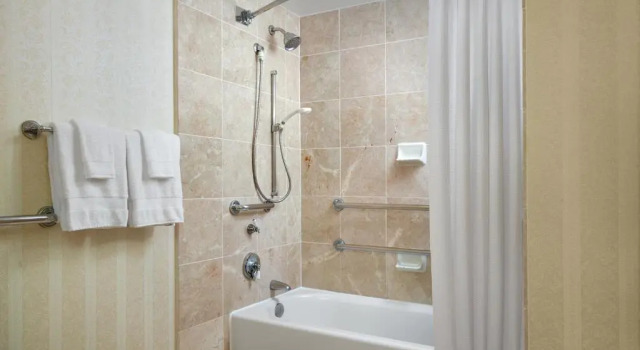 Четырёхместный номер Standard Omni Shoreham Hotel