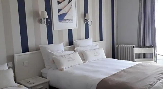 Трёхместный номер Standard с видом на море Hôtel The Originals Miramar, Royan Pontaillac