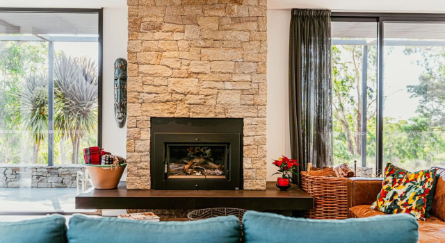 Bohemia, Book Hotel Daylesford 