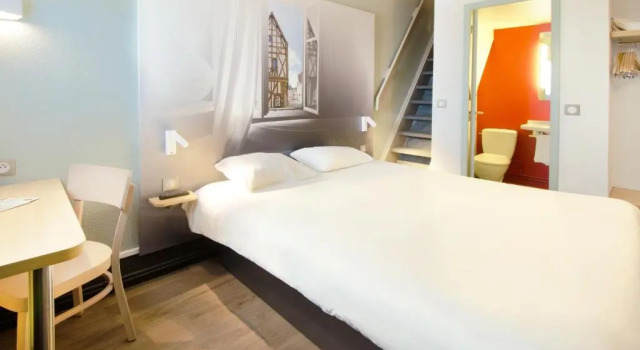 Четырёхместный номер Standard B&B HOTEL CHARTRES Le Forum
