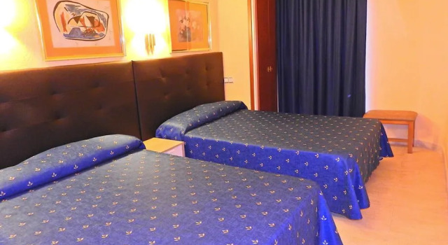 Номер Deluxe с балконом Hostal Bonavista