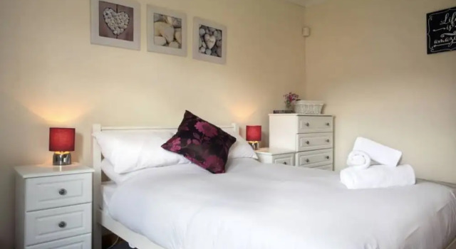 1 Bedroom Flat 15 Minutes From City Centre, Забронировать Отель Эдинбург Midlothian, рядом с Холирудское абатство