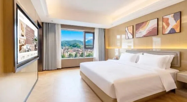 Люкс Deluxe Huaqiao Dongfang Hotel