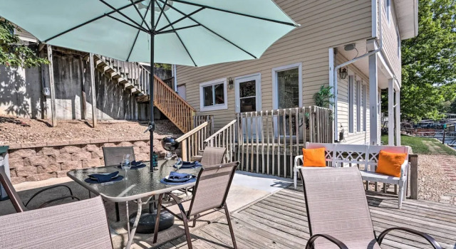 Коттедж Dock, Boat Slip! Pet-friendly Lake Ozark Retreat