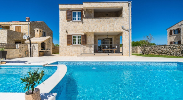 Villa Rea 1 With Heated Pool