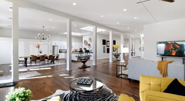The Penthouse Loft in the Heart of Old Town!, Rezerwuj Dom wakacyjny Hotele w Fort Collins z parkingiem, Parking