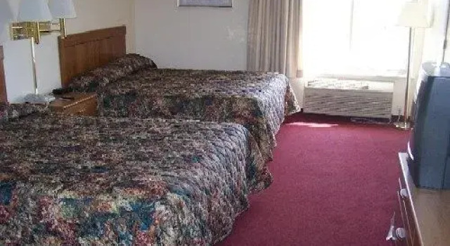 Travelers Inn & Convention Center, Book Hotel New Lisbon Wisconsin