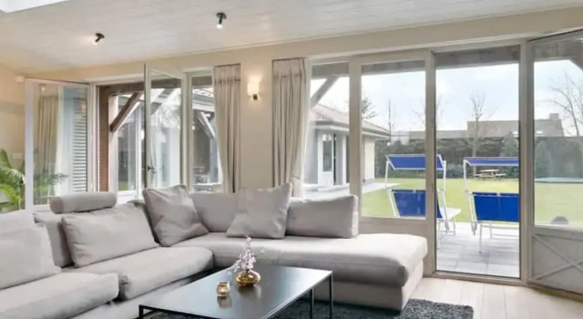 Апартаменты Spectacular Holiday-villa With Lounge-area and bar