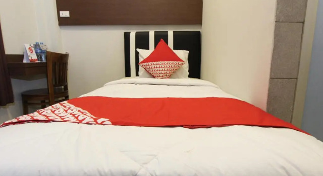 OYO 1157 Ant Home, Rezerwuj Hotel Hotele w Pangkalpinang z parkingiem, Parking