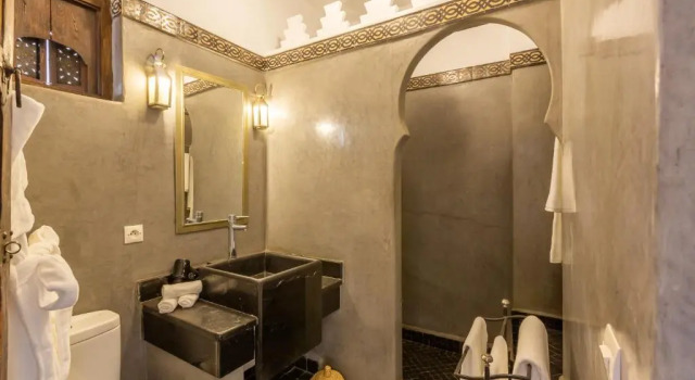 Camera Standard Riad Amin