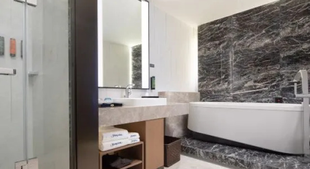 Люкс Business Hampton by Hilton Yantai Jinshatan