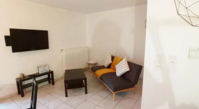 Brit's Studio, Book Apartment Talange 