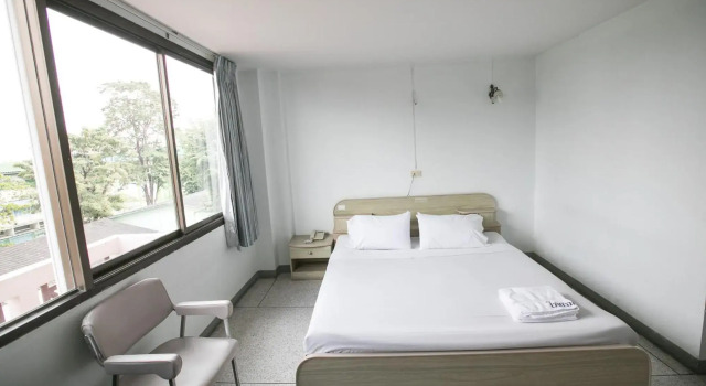 Tokyo Hotel, Varaa Hotelli Hotellit North-Eastern Thailand pysäköinnillä, Pysäköinti