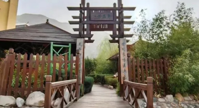 Linduo Hot Springs, Book Hotel Liangjiazhai China