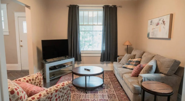 Beautiful 3 Bedroom Home Near Downtown, Varaa Hotelli Toronto 
