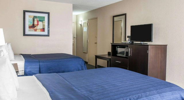Четырёхместный номер Standard Quality Inn Terre Haute University Area