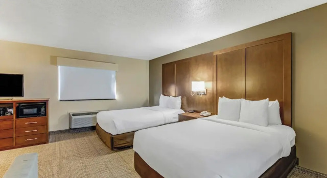 Четырёхместный номер Standard Comfort Suites Huntsville MidCity District at Research Park
