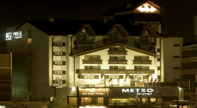 Люкс Metro Tourist Hotel