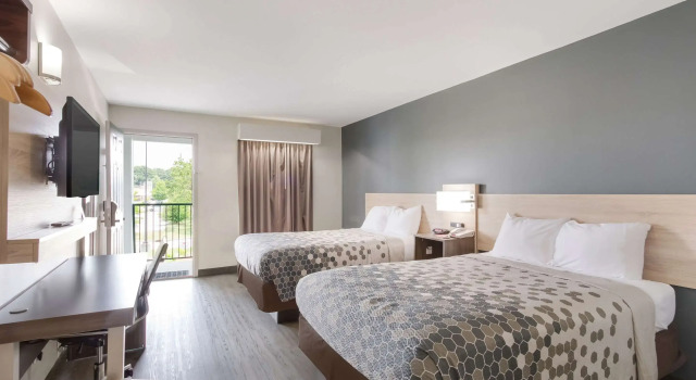 Четырёхместный номер Standard Econo Lodge Greenville near University