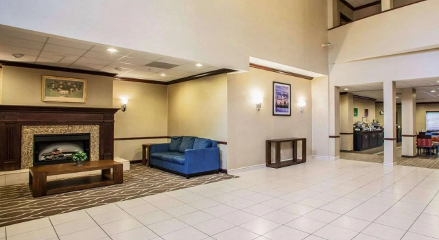Comfort Inn & Suites St. Louis - O'Fallon, Book Hotel Hoteller i O'Fallon med pool, Swimmingpool