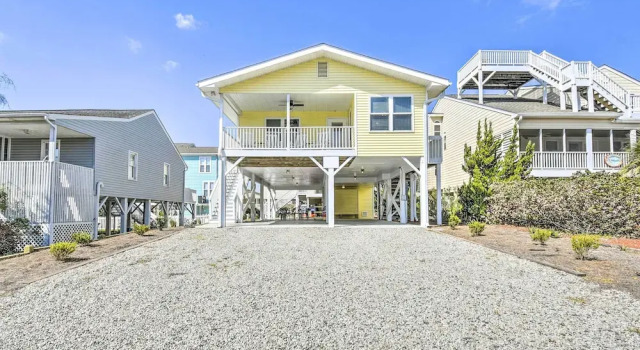 Коттедж Freshly Remodeled Beach House, Steps to Shore