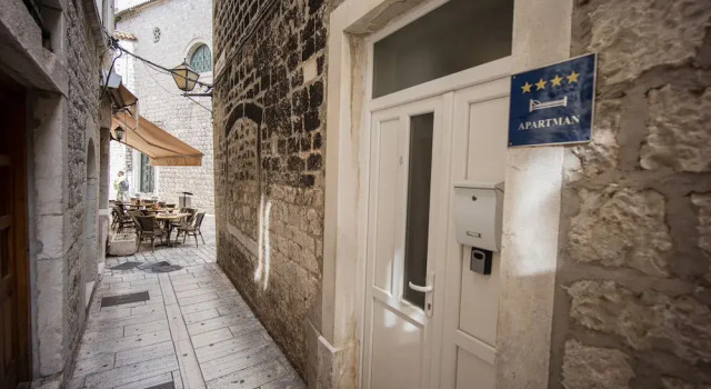 Stone house Lino Trogir, Rezerwuj Apartament Hotele w Split-Dalmatia County z parkingiem, Parking