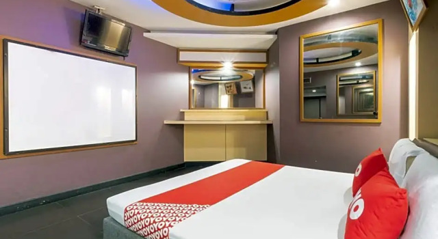 Номер Deluxe OYO 75382 Chonburi Hotel