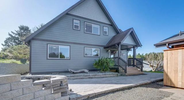 Коттедж Chic Westport Vacation Rental, Walk to Beach!