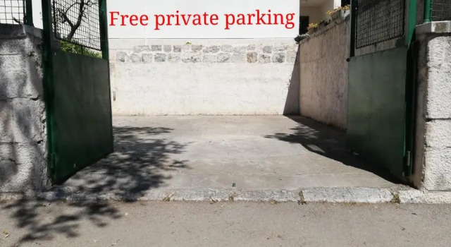 IBIS Your Cosy Oasis With Private Parking and Patio, Prenota Hotel Splitska 