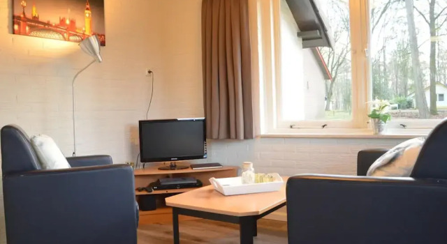 Коттедж Comfort Completely detached bungalow in a nature-filled park by a large fen