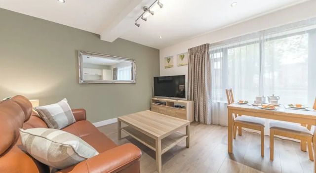 Апартаменты Abbey Apartments - Modern Serviced Apartments - Tourists & Professionals