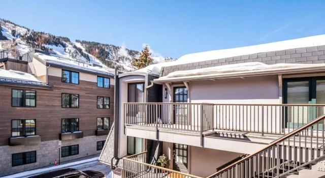 Chateau Dumont Unit 11