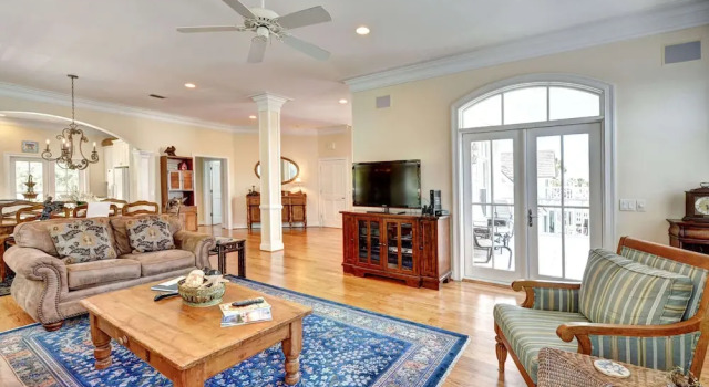 Коттедж Wolfe Cottage - 2225 Bruce Drive