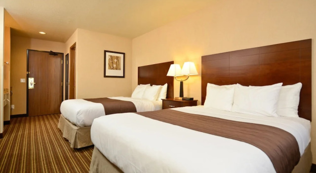 Четырёхместный номер Deluxe Yellowstone West Gate Hotel