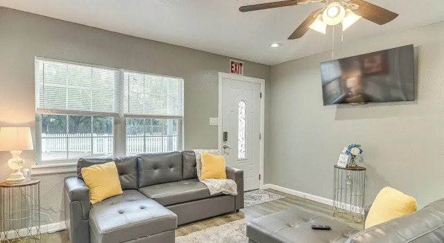 Breezy Tampa Home w/ Yard: Perfect for Long Stays, Réserver Hôtel Lutz Floride