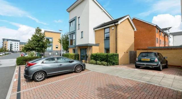 Апартаменты Elephant Court - Comfortable, spacious house with parking