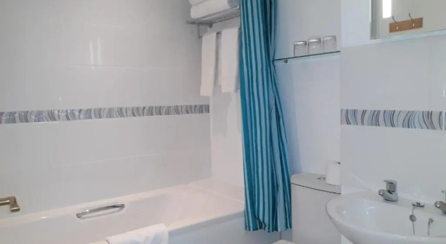Номер Standard с видом на сад Breakers Guest House