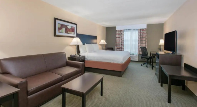 Люкс Days Inn & Suites by Wyndham Florence/Jackson Area