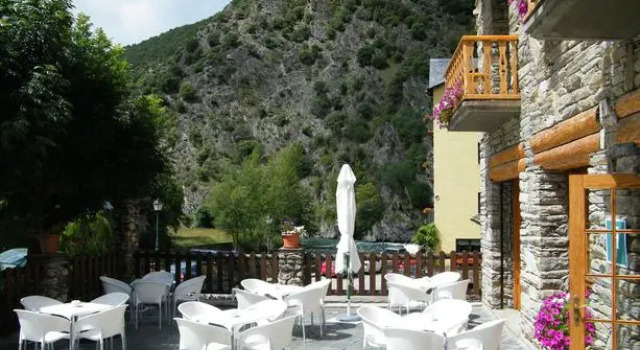 Lamoga, Varaa Hotelli Llavorsi SkiPallars - Port Aine