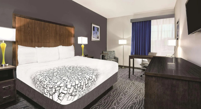 Двухместный номер Standard La Quinta Inn & Suites by Wyndham Mercedes Outlet Mall