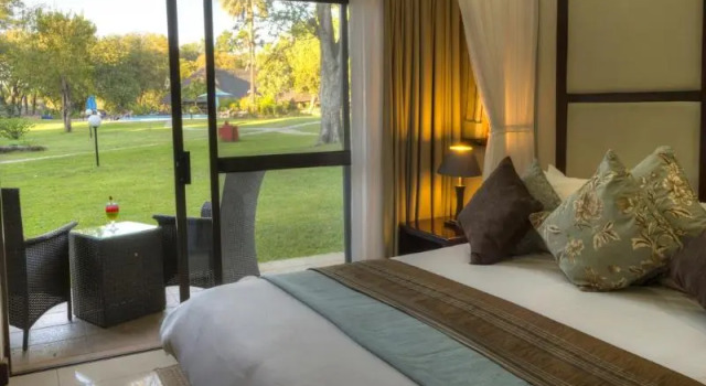 Одноместный номер Standard с видом на реку Azambezi River Lodge