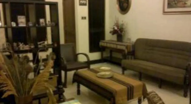 Rumah Kos Tebet Barat House, Book Hotel Tebet Jakarta, near Digantara Monument