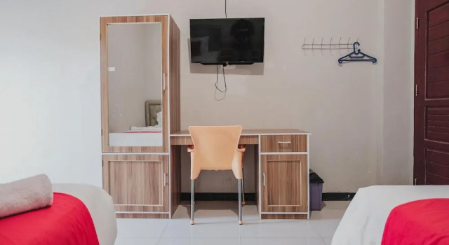 Двухместный номер Standard RedDoorz Syariah at Hotel Grand Mentari