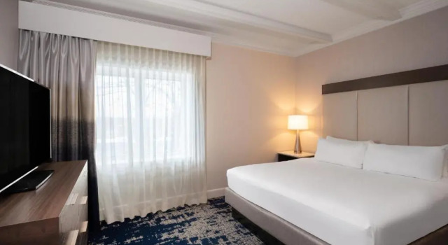 Люкс Crowne Plaza Albany - The Desmond Hotel