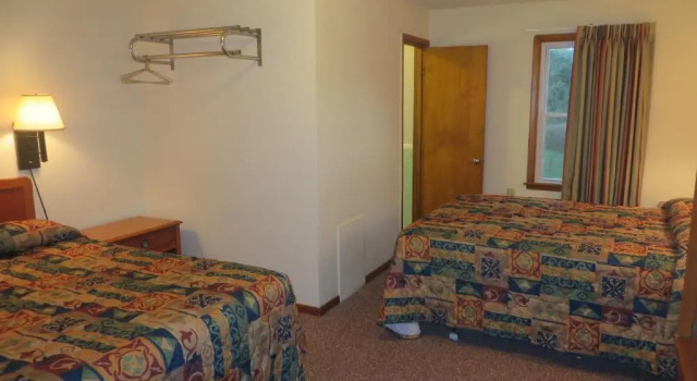Четырёхместный номер Standard Best Budget Inn