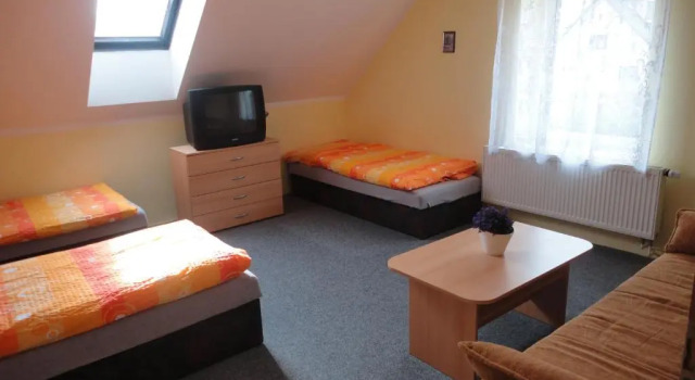 Holiday house Morávkovi, Rezerwuj Hotel Hotele w Kraj hradecki z parkingiem, Parking
