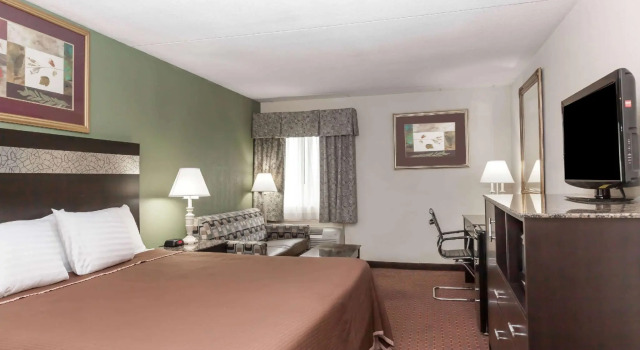 Двухместный люкс Howard Johnson by Wyndham Newark Airport